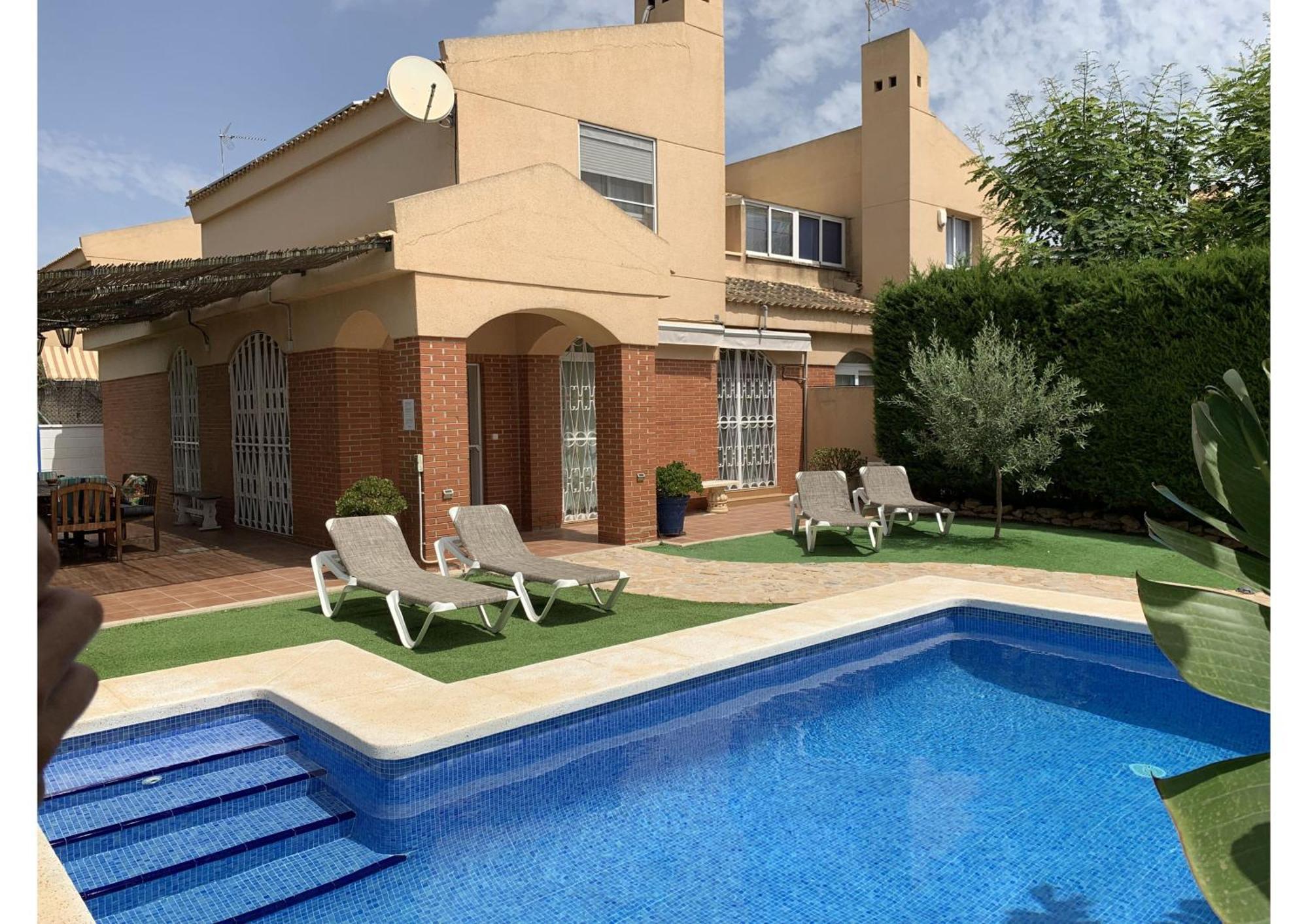 Bungalow Amerador El Campello Luaran gambar